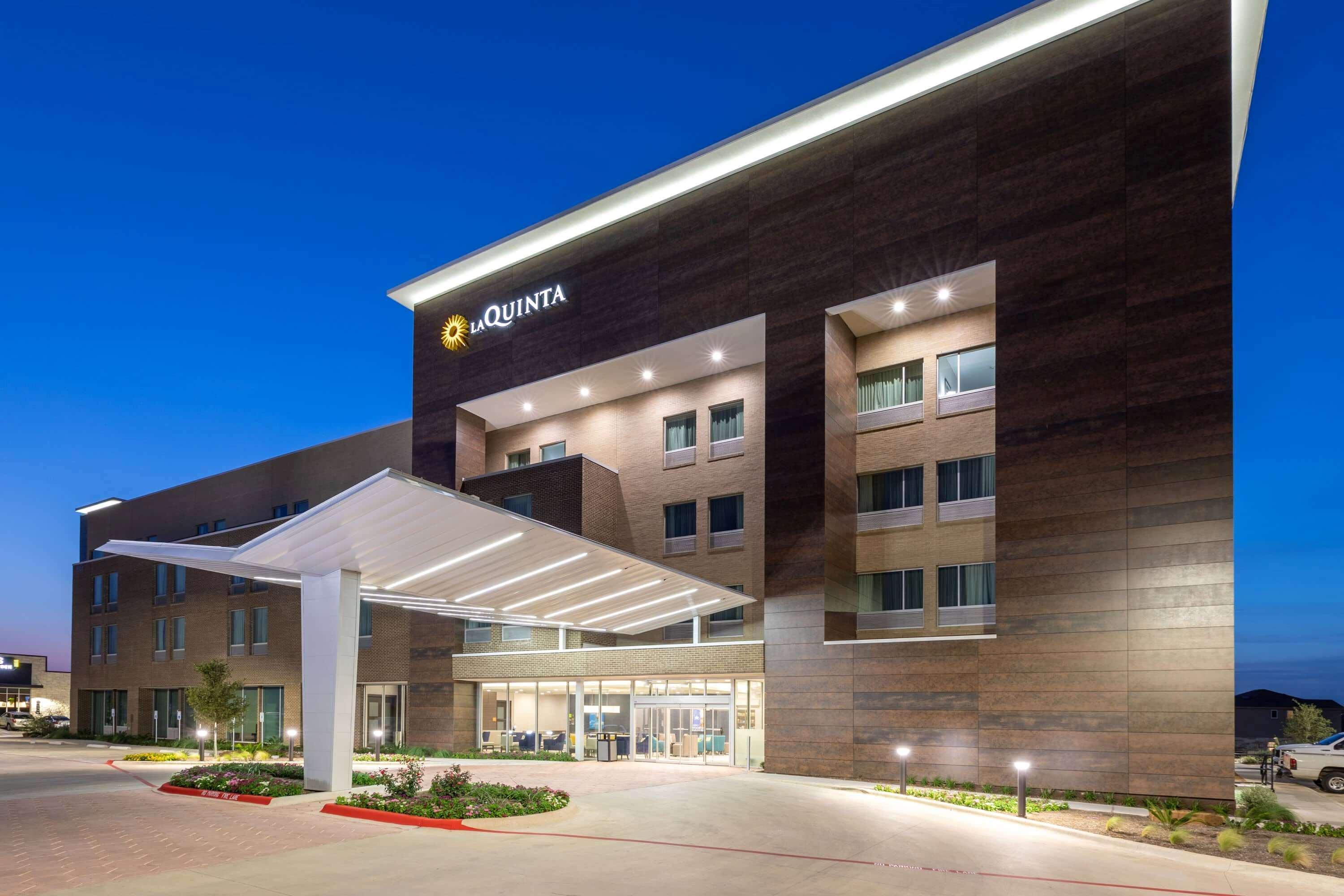 La Quinta Inn & Suites By Wyndham Round Rock Near Kalahari Екстер'єр фото